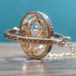 گردنبند زمان برگردان - تصویر 5